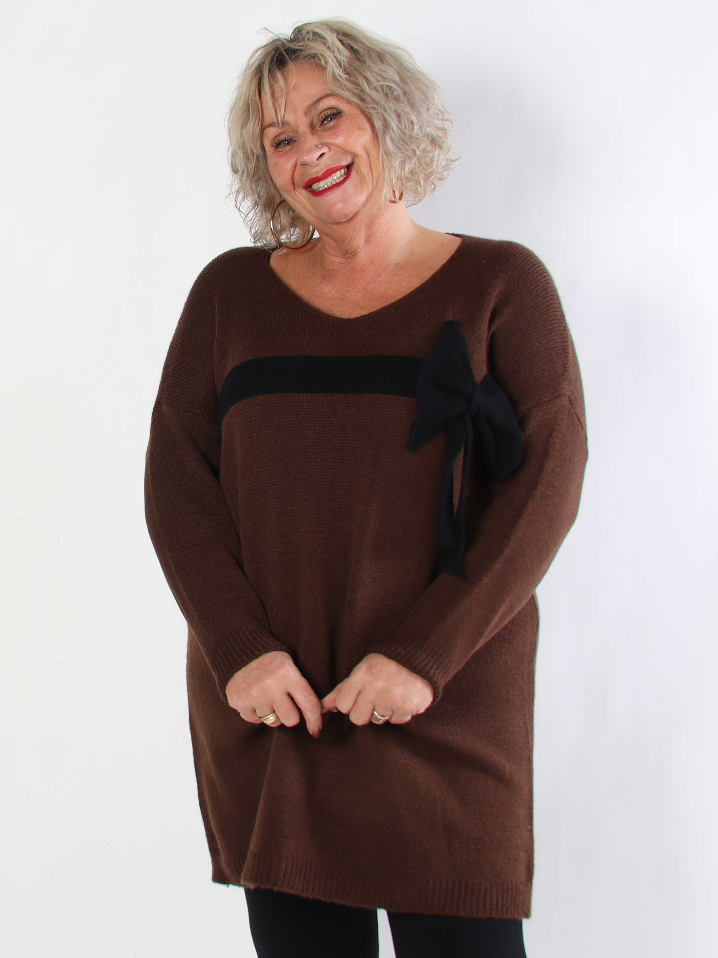 Berra - Stickad plus size klänning med band och rosett